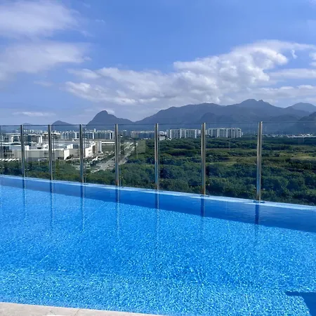 Suíte com jardim e piscina na Barra RJ-2